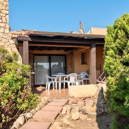 Isa-residence With Swimming-pool In Costa Paradiso, 6 Beds With Private Outdoor Area アパートホテル