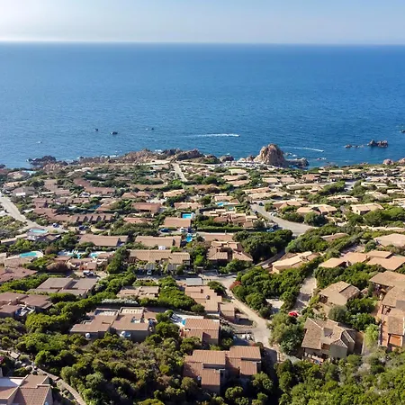 Isa-residence With Swimming-pool In Costa Paradiso, 6 Beds With Private Outdoor Area アパートホテル コスタ・パラディーゾ