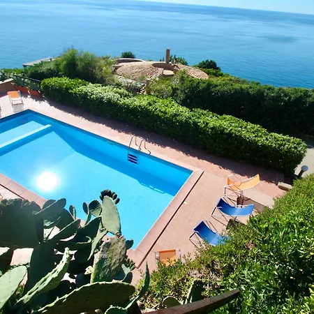 アパートホテル Isa-residence With Swimming-pool In Costa Paradiso, 6 Beds With Private Outdoor Area コスタ・パラディーゾ